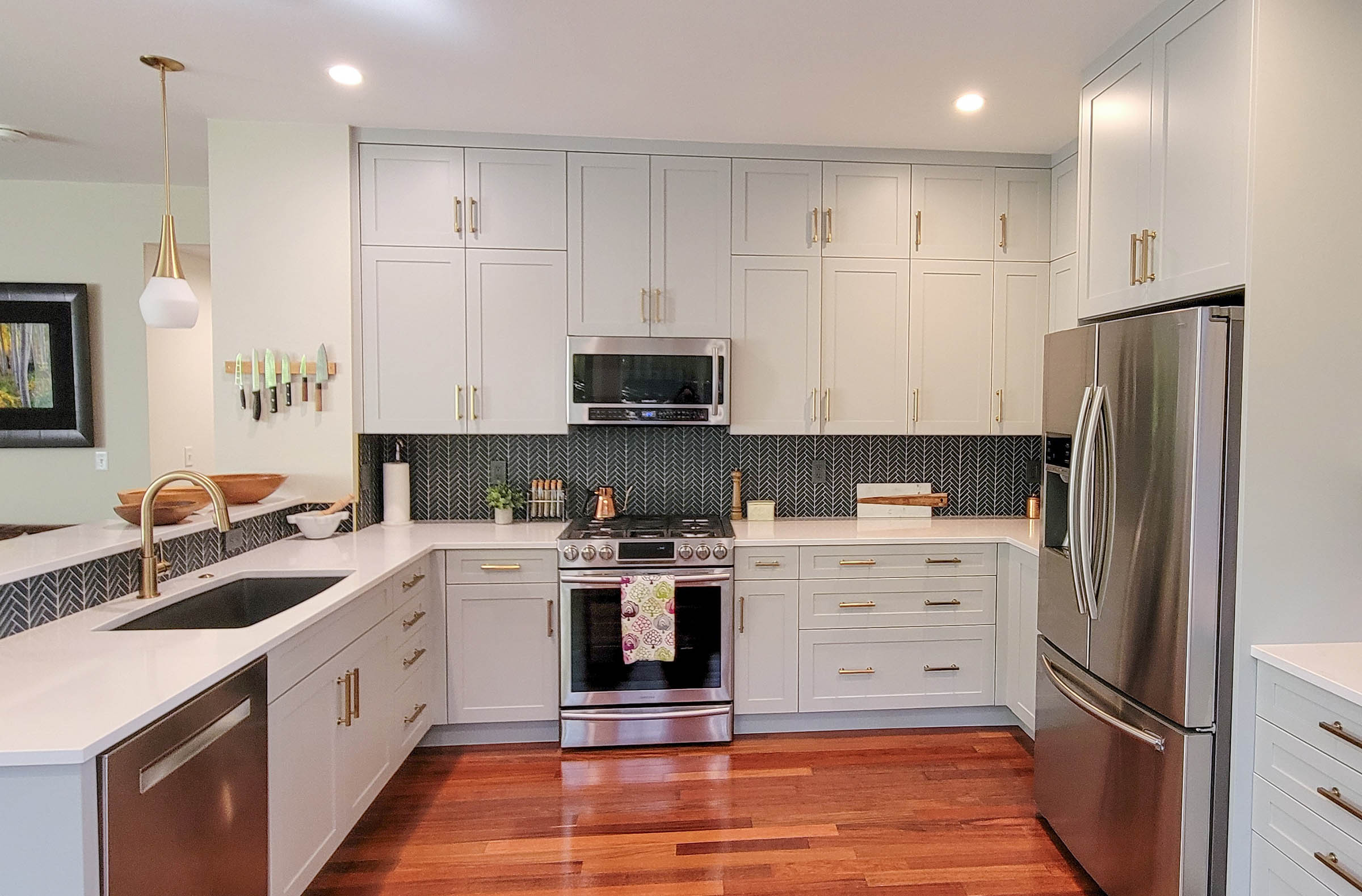 a view of a square kitchen